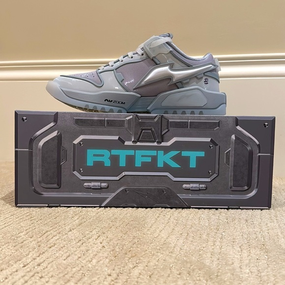 RTFKT x NIKE DUNK GENESIS - Picture 3 of 5